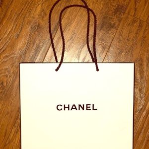 Authentic CHANEL Gift Bag 🎀 Brand New